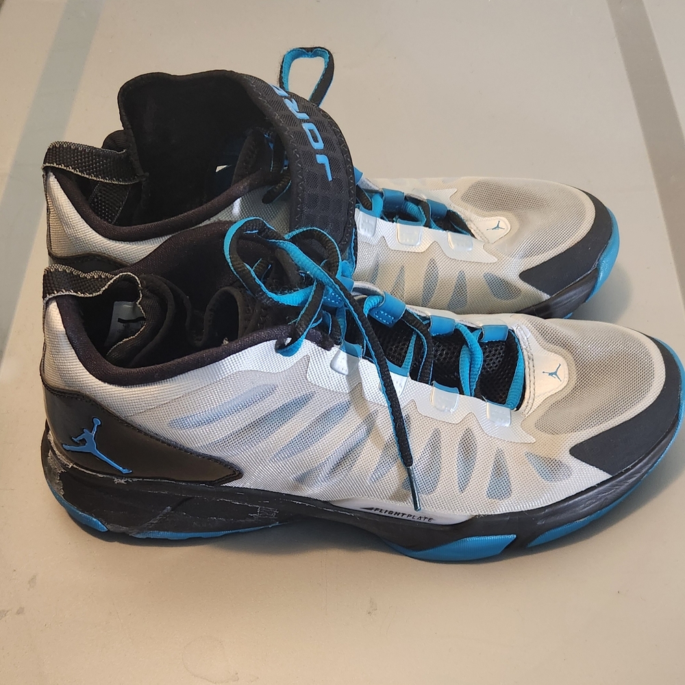 Jordan Men's White and Blue Athletic Shoes